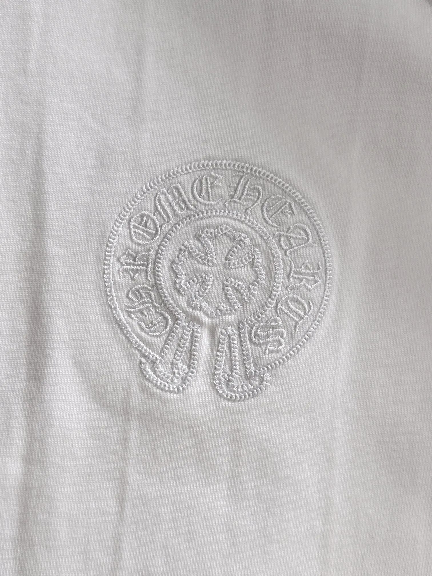 P270 Chrome Hearts* (exclusive quality in the market) hot style 2꯭0꯭2꯭5 new autumn style long T. Original ⌚️ high version Chrome Hearts. The fabric is made of 380g high-density pure cotton custom fabric. It does not deform or shrink. The three-dimensional drape is amazing. Process introduction: The front and back panels are embroidered with Behringer stacked show thousands of needles. Color: White SIZE: S-XXL